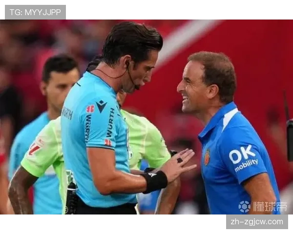 终场哨响,对方主帅径直走向第四官员,质疑一次未吹罚的犯规中断了本队反击 终场哨响,对方主帅径直走向第四官员,质疑一次未吹罚的犯规中断了本队反击