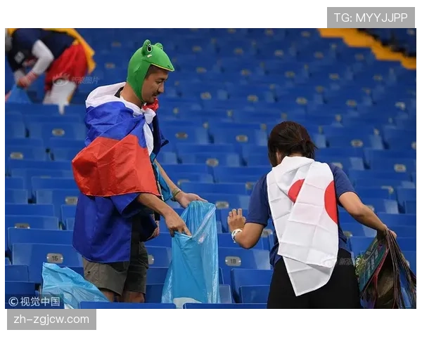 赛后更衣室:失利后,斯特拉斯堡队长召开内部会议鼓舞士气